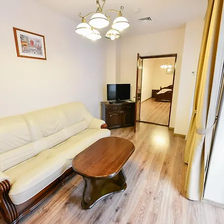 Le Petit Paris 3*