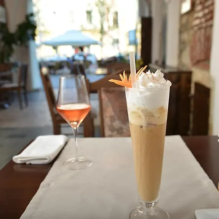 Le Petit Paris 3* Cluj-Napoca