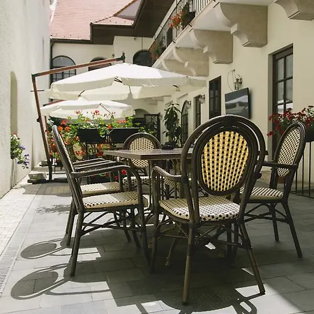Le Petit Paris Hotel 3*